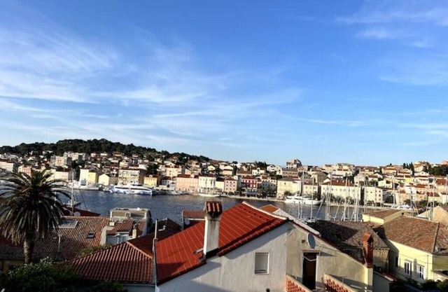 Gemütliche Apartment Enolabee mit Meerblick, Terasse, Balkon und Privatparking.