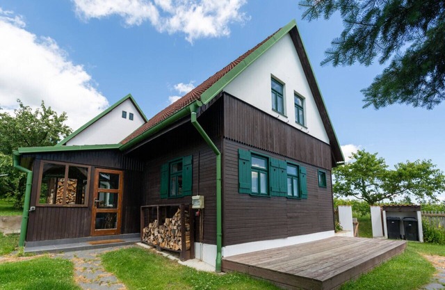 Gemütliches Ferienhaus mit Blick auf die Weinberge. Frühstücksservice möglich!