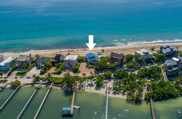 Gemini Beach: 7 BR/4.5BA FL Beach House on 2 beaches. Dock + Heated Pool!