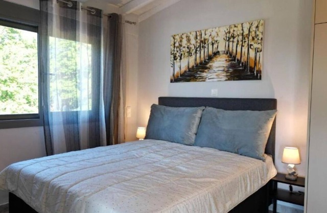 "Gems Fedra apartment" with mountain view, shared garden & Wi-Fi