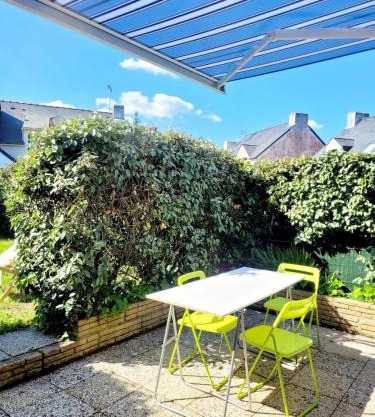 Genêts Bleu - Ocean and Amenities