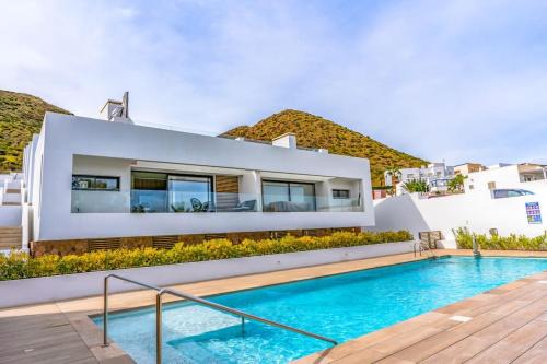 Genoveses Suites, 3 Hab, garaje, piscina, solárium y WiFi