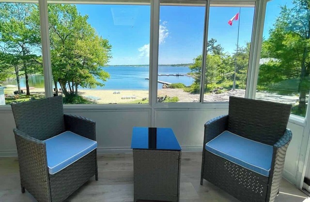 Georgian Bay 3-bdrm lakefront Main House