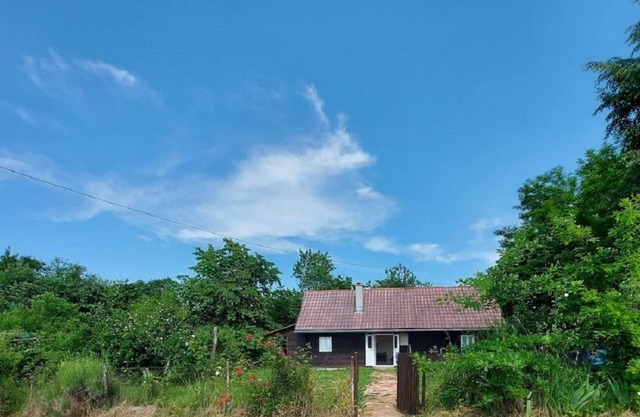 Get away from stress and enjoy peace in a wooden house surrounded by nature.