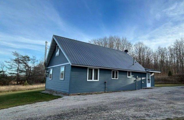 Getaway in Naubinway, surrounded by trails and thousands of acres of state land