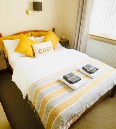 Gethin Lodge cosy Holiday cottage in Abercanaid 5mins from BPW with secure double garage with cctv sleeps up to 6 guests