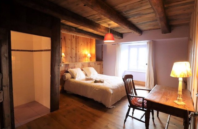 Gite Saint-Rémy-de-Chaudes-Aigues, 6 bedrooms, 12 persons