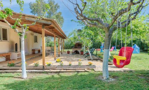 Gina's Green Nest Cottage by "Elite"