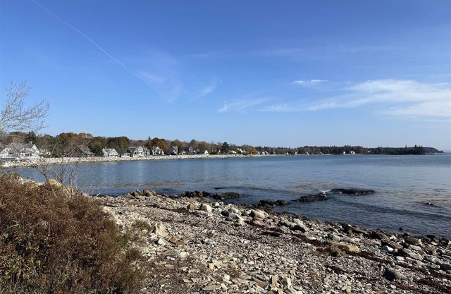 GINN ON THE ROCKS - Town of Owls Head