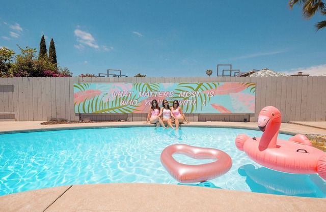 Girls & Family Trip+Pool+beauty bar, San Diego