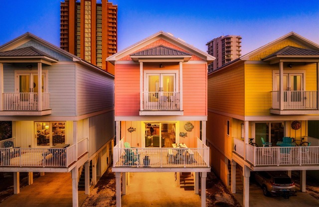 Girls' Oct Beach Trip! Pool! Close to Flora-Bama!