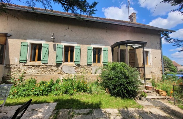 Gite 15 pers. former abbey farmhouse, animals live on site