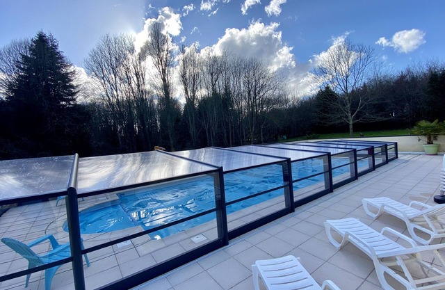 Gite 6/7 pers à l'escale des elfes, with covered and heated swimming pool and garden