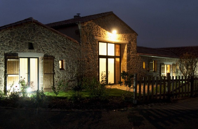 Gite 6km from puy du fou with private pool and disabled accessible jacuzzi