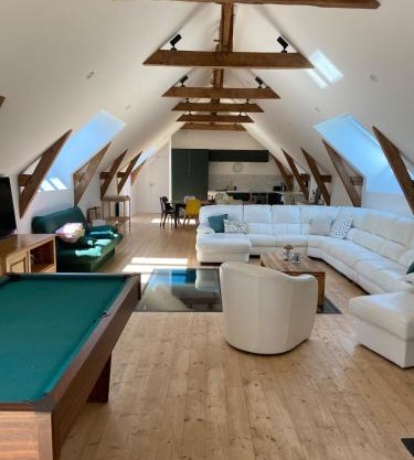 Gite 8-10 pers, 4 chambres, billard, jardin