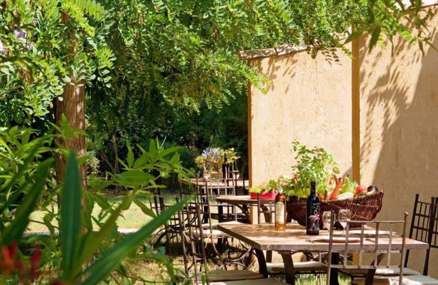 Gite, 8 people, 2 bedrooms, on one level, 8km from the beach, air conditioning, TV, kitchen