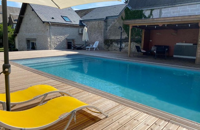 GITE CHEZ COCOTTE 4/6P EN BORD DE LOIRE AVEC PISCINE CHAUFFEE