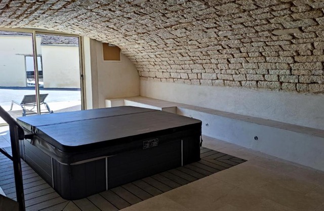 GITE DE L'AETI JACUZZI PISCINE
