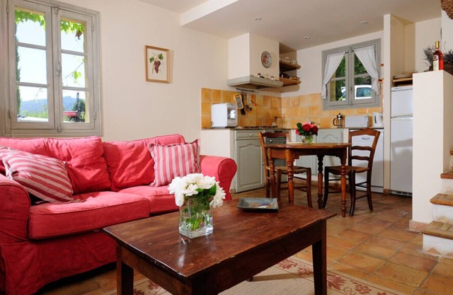 Gîte Figuier - in the Provencal farmhouse of Domaine Faverot