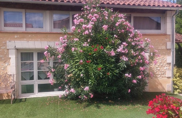Gîte 'La Bergerie' with shared pool, private terrace and Wi-Fi
