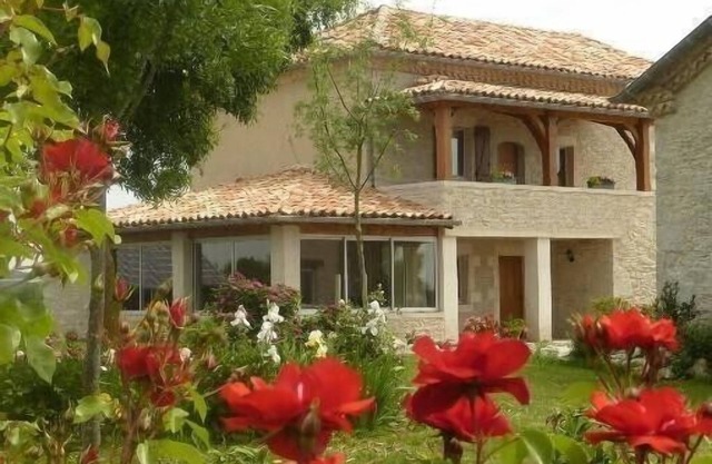 Gite/house completely renovated with pool, sleeps 12 persons.