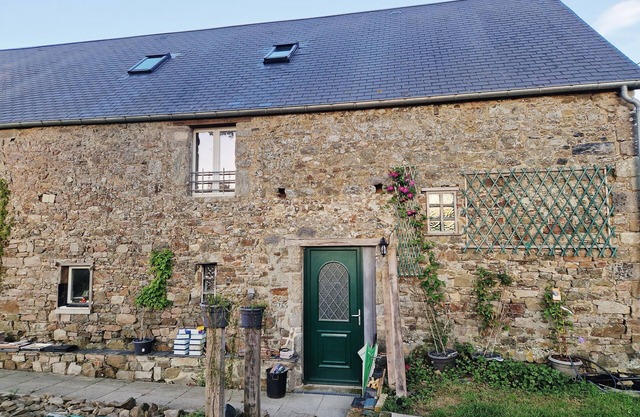 Gîte in Normandy with llamas - ideal for families and groups, 8 to 10 people.