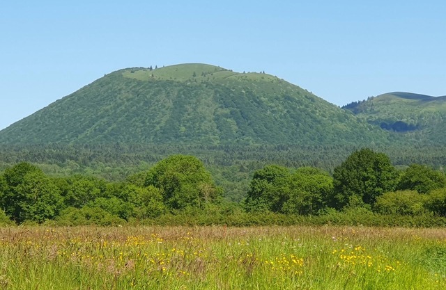 Gite Le Côme 7/10 Pers. Near Vulcania, Lemptegy and Puy de Dôme