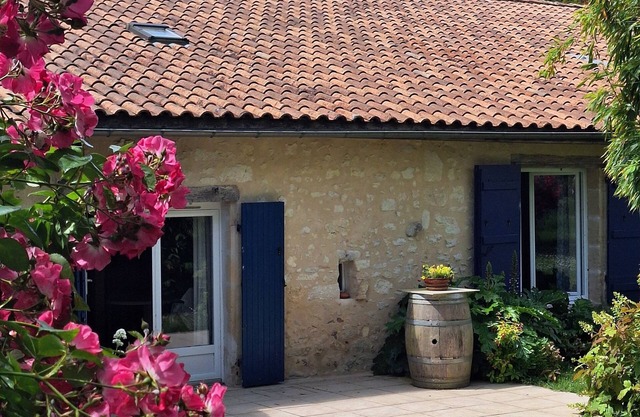 Gite "Le Pressoir" in a quiet location, next to a cycle path.