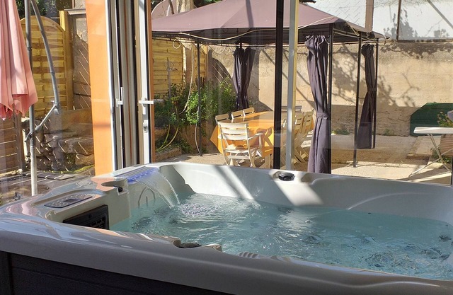 Gîte Le Suquet in the heart of Lambesc near the Pont Royal golf course