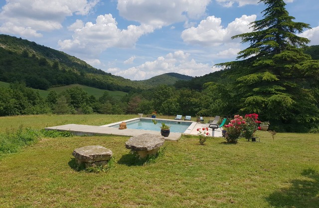 Gîte located in the heart of the Lubéron nature reserve.