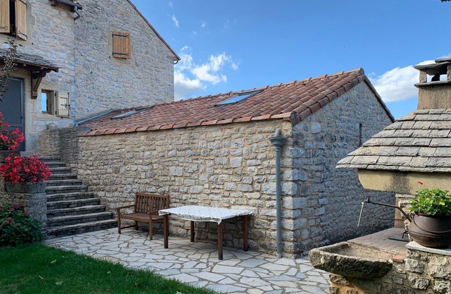 Gite Saint-Jean-et-Saint-Paul, 4 bedrooms, 8 persons
