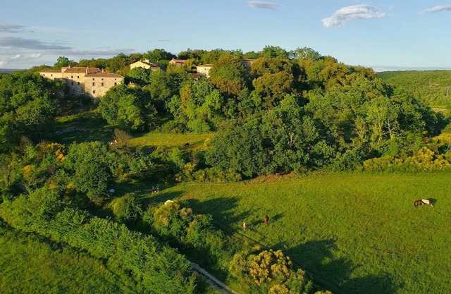 Gîte, sleeps 4, calm and restful, breathtaking views, in the heart of nature.