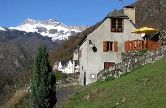 Gite Vallée d'Aspe Béarn Pyrénées very beautiful view ideal for hiking