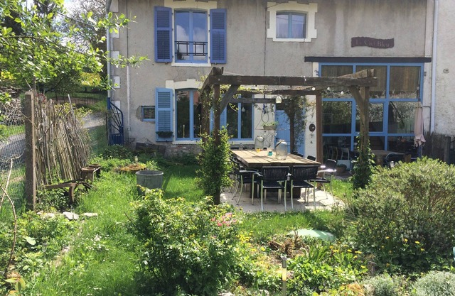 Gite with separate bedroom and living room/kitchen Le Ciel Bleu