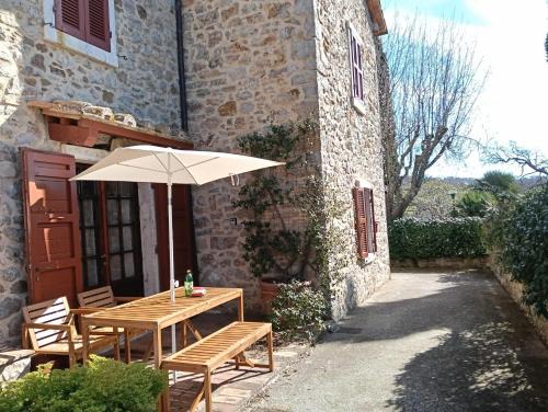 GiuMa Tuscany Historic Country House with Patio near Saturnia Spa
