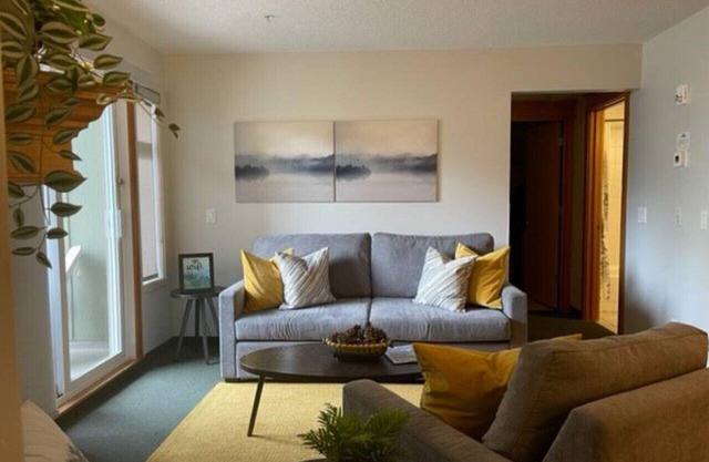 GLACIER WINDS - MOUNTAIN VIEWS - GYM & SECURE PARKING