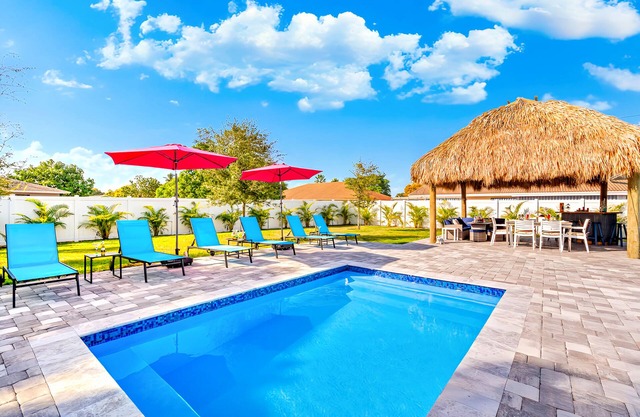 Glamorous New Built Heated Pool Home, Tiki Hut, Huge Patio, Air Hockey Near Ave