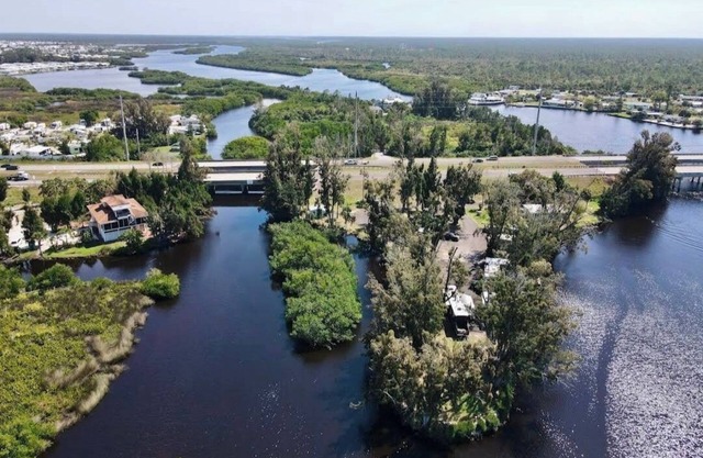 Glamp on the Myakka River Bank!