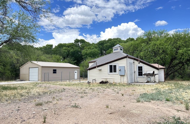 Glamping cabin- 10 min from Verde River day use Perfect to unplug & be w/nature