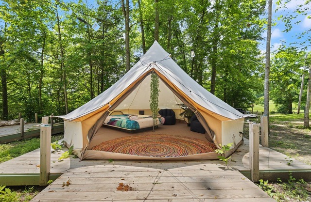 Glamping Yurt #1 in Red River Gorge with Wooded Views & Bathhouse