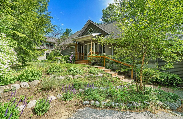 Glen Arbor Getaway Brand New Air Conditioning! Dog Friendly!