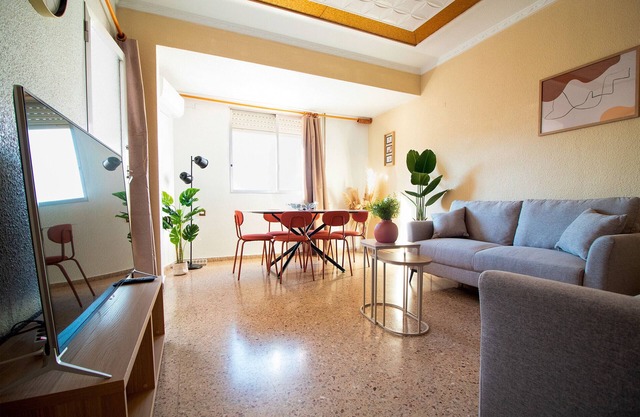 Global Properties: "Cozy" home in Puerto de Sagunto