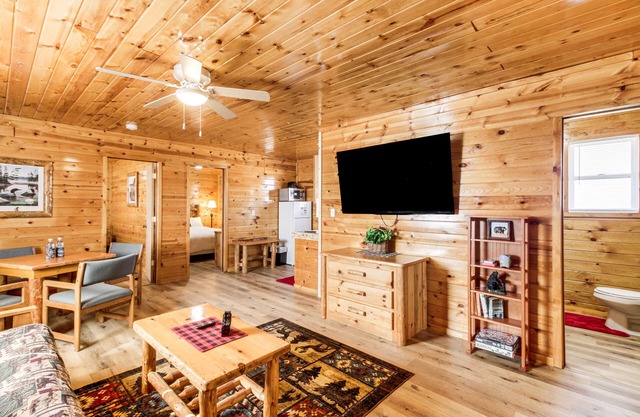 'Glowacki's Lodge' Mille Lacs Lake Group Getaway!