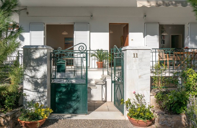 Glyfada central 3bed apt by JJ Hospitality-