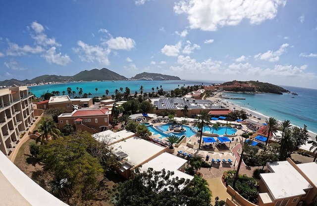 Go for Exhilarating Excursions to Explore the Island! 4 Units with Ocean View!