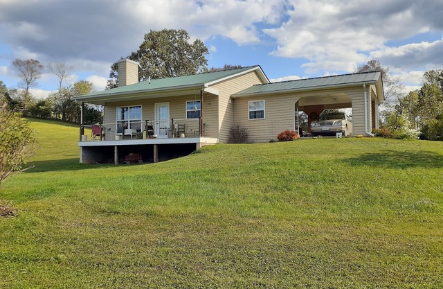 Gobbler Hill Cottage at Rocky Run Sustainable Farm