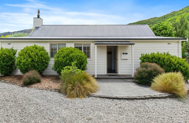 Gold Rush Cottage - Arrowtown Holiday Home