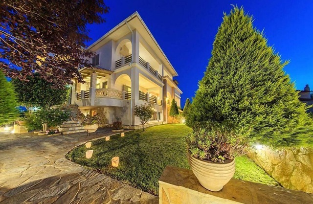 Golden Coast Boutique - Luxury Living