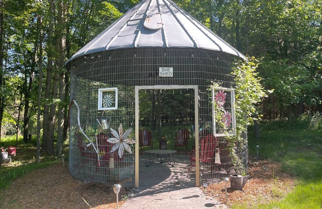 Golden Pond Cozy Lower Level, Indoor & Outdoor Fire Pit, 30 min to Granite Peak