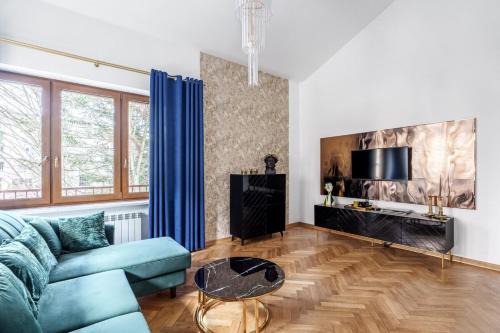 Golden Villa Saska Kępa Luxury Retreat with Garden & Design Interior